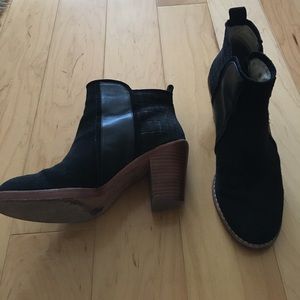 Matt Bernson holt black suede booties