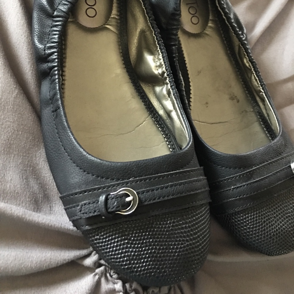 Black ballet flats