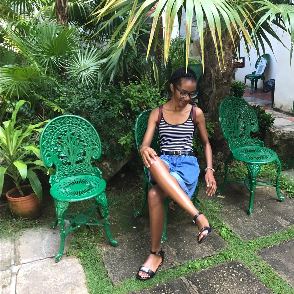 Meet your Posher, Fari