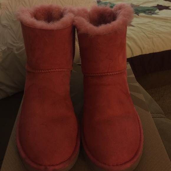 Ugg - Picture 2 of 3