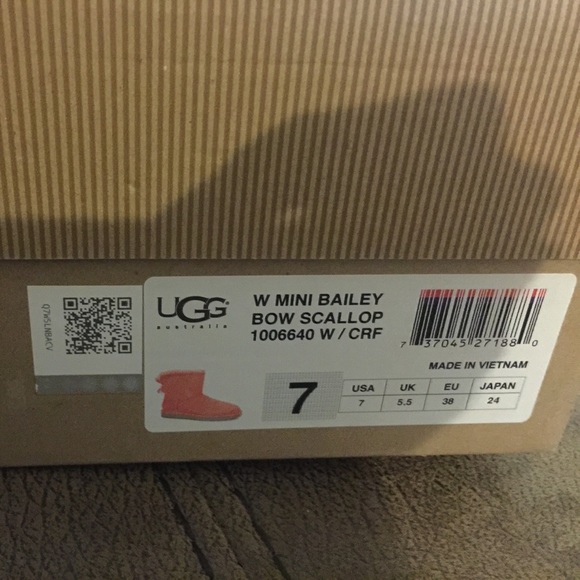 Ugg - Picture 3 of 3