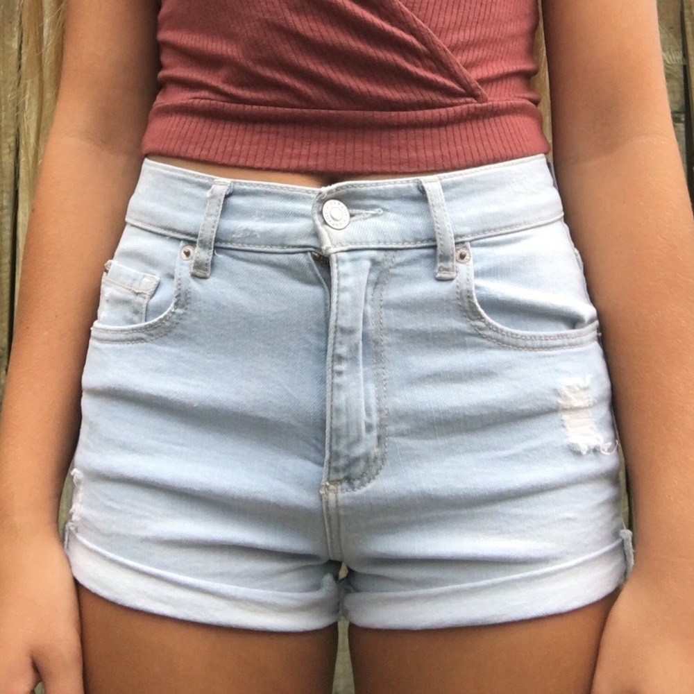 LIGHTWASH HIGH WAISTED DENIM SHORTS