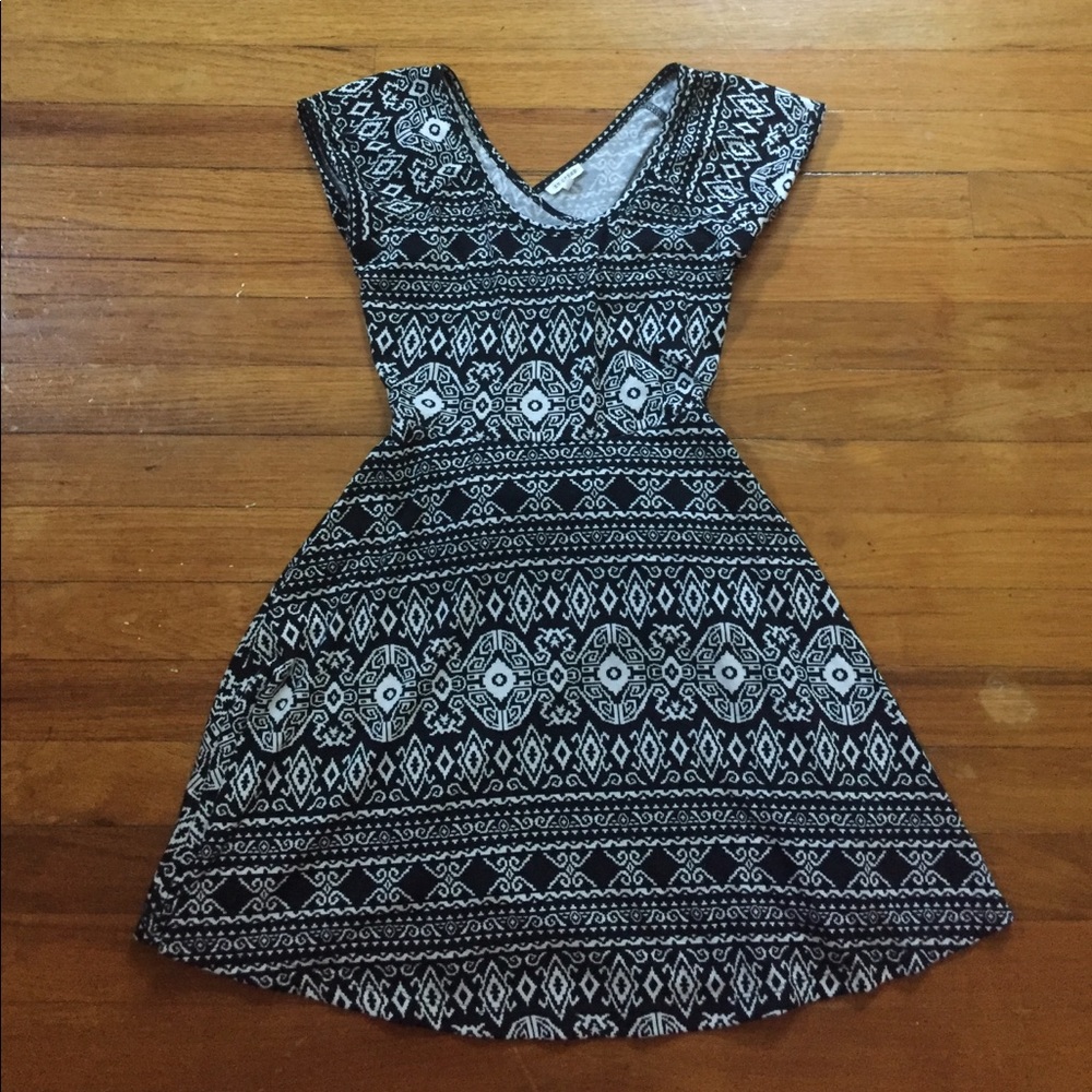 📦 🚚 EVERYTHING MUST GO! Black & White Cutout Dress | Size S