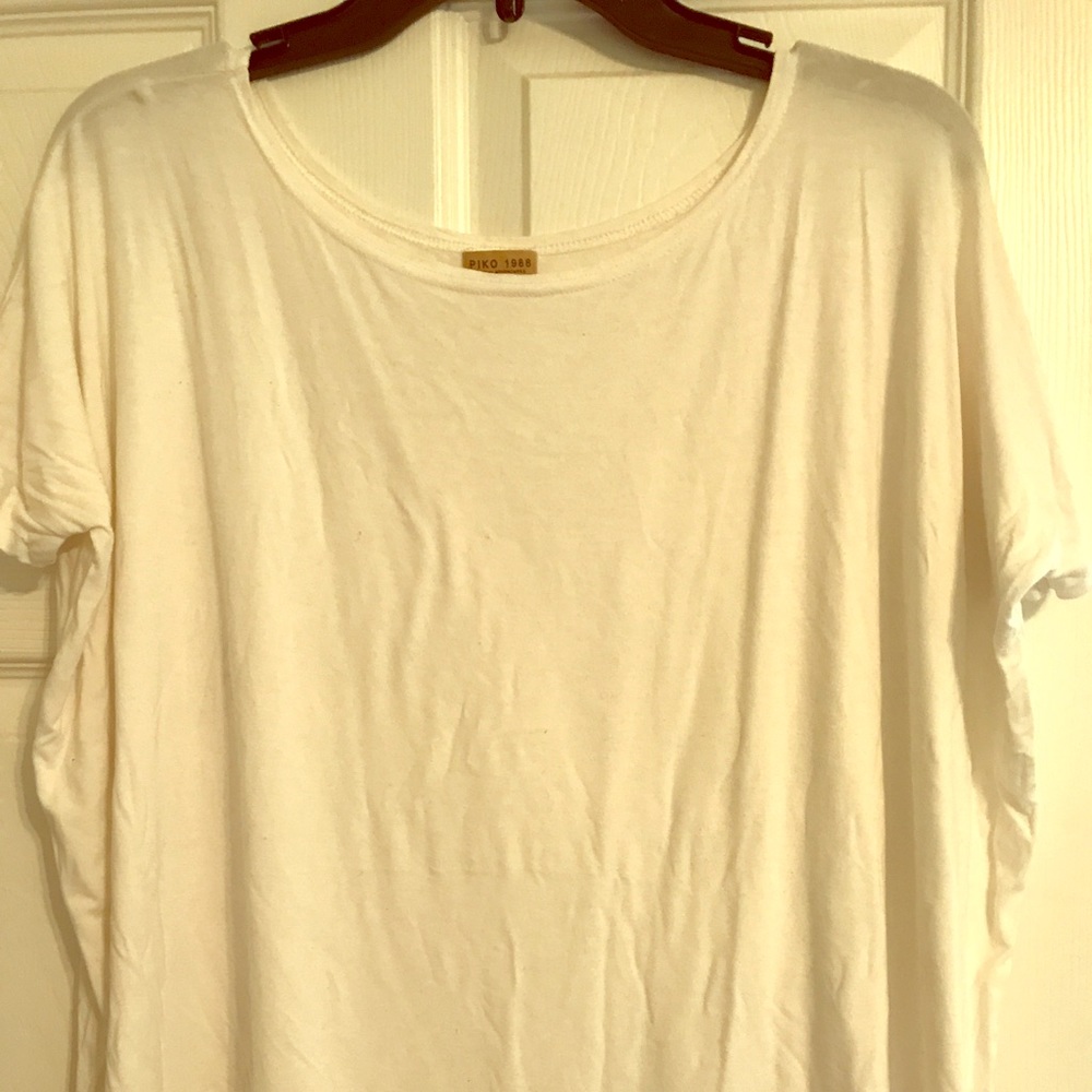 Medium white piko top