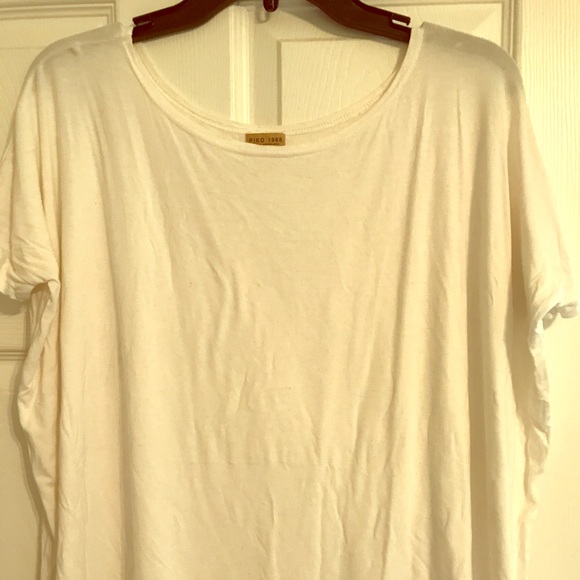Medium white piko top - Picture 1 of 1
