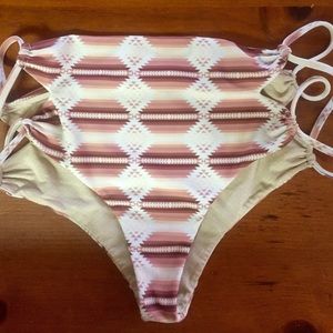 Acacia Lombok Bottoms