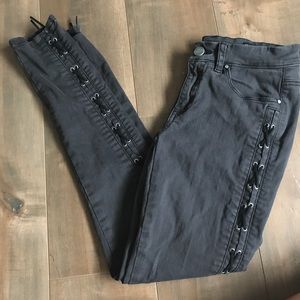 X detail laced up jeans