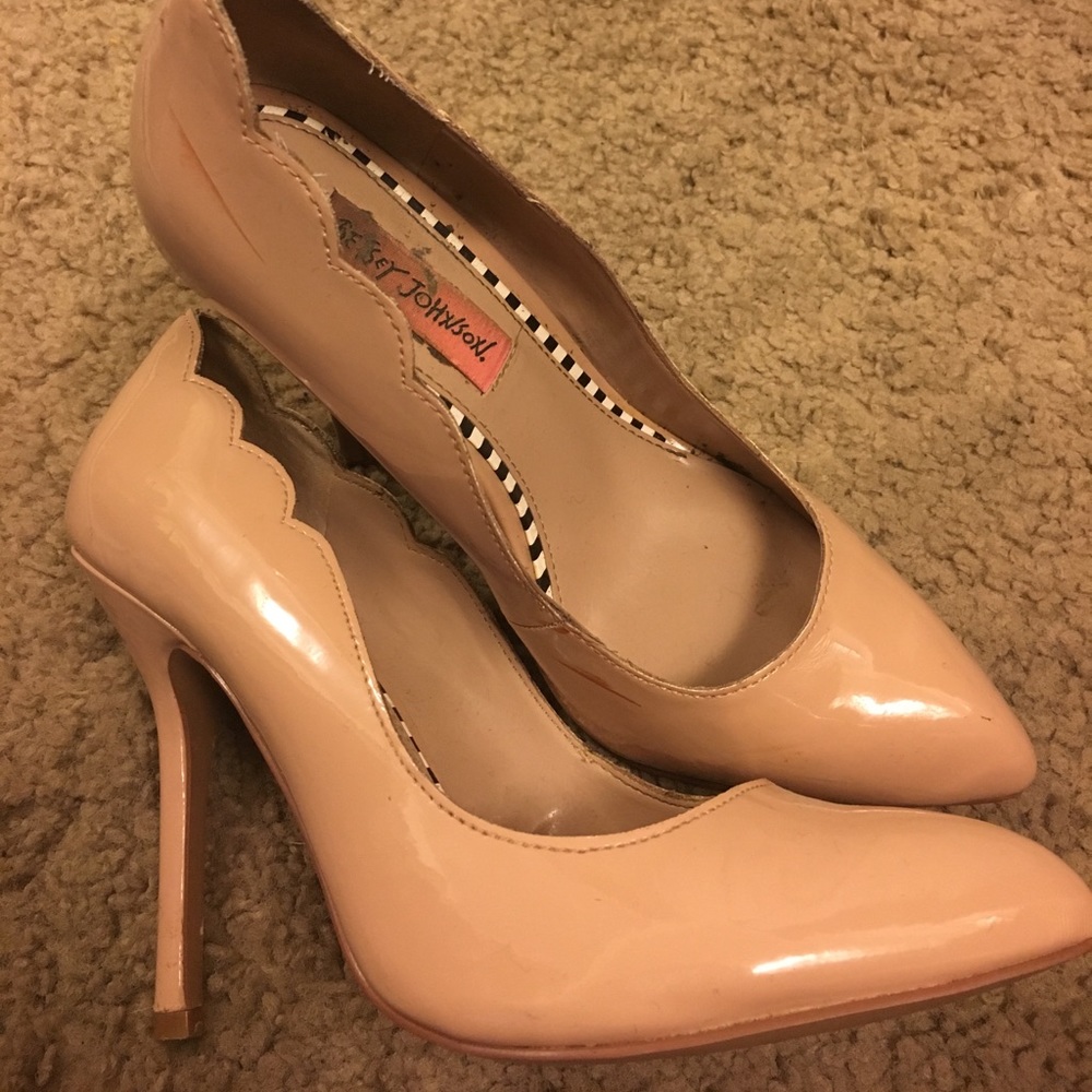 Betsey Johnson 'Raciee' heels - 6.5 - cream