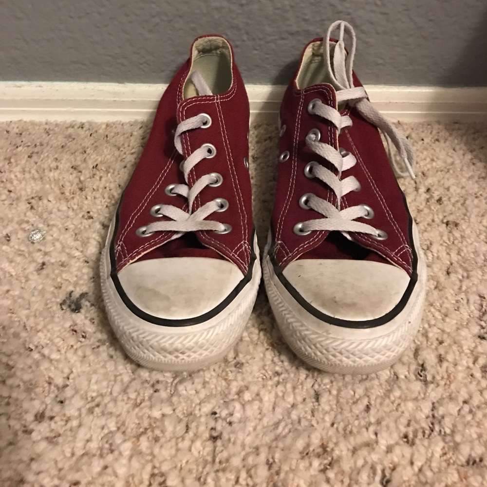 Maroon converse all stars women's size 6