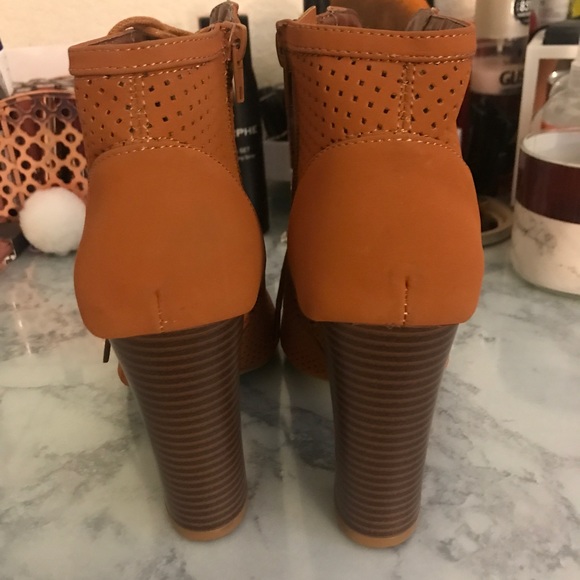 Lace up booties - Picture 2 of 3