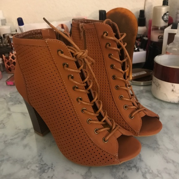 Lace up booties - Picture 3 of 3