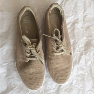 Beige suede Clarks sneakers size 7 M