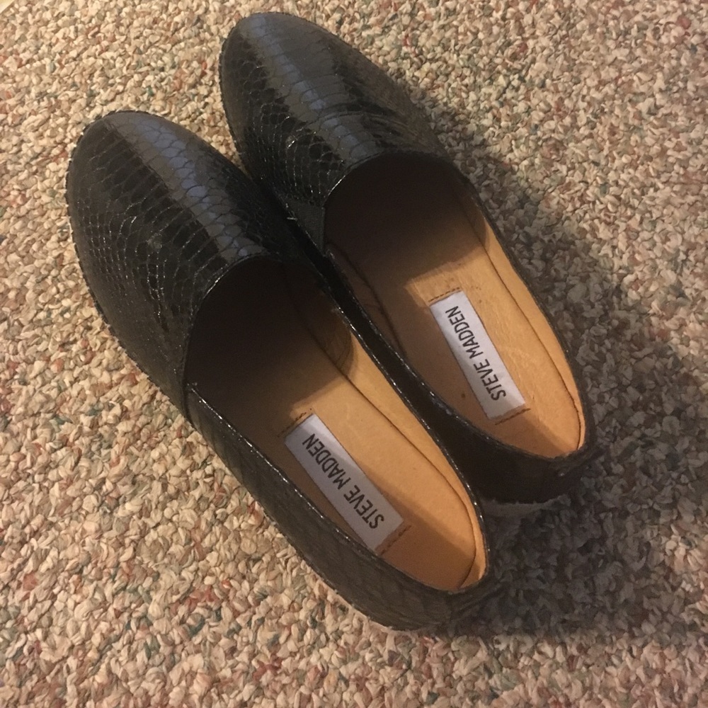 Steve Madden black slip on shoes