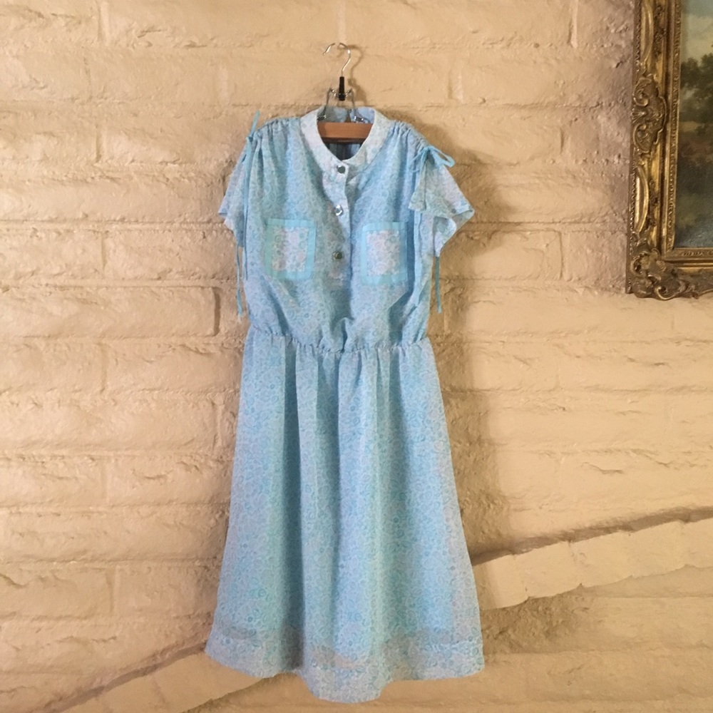 baby blue vtg floral 70s pastel midi flutter dress
