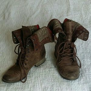 🌹Steve Madden Adjustable Combat Boots🌹