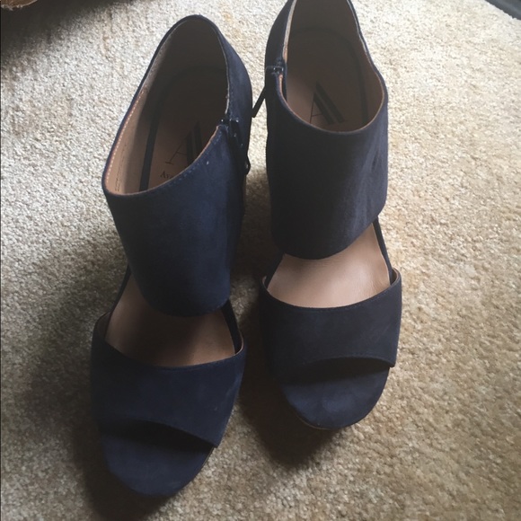 Navy Suede platforms - Picture 1 of 4