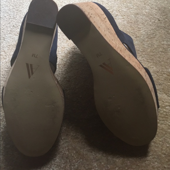 Navy Suede platforms - Picture 3 of 4