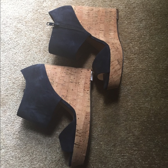 Navy Suede platforms - Picture 4 of 4