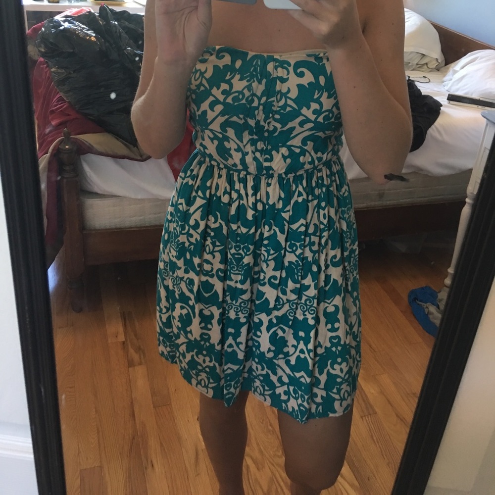 Adorable strapless dress