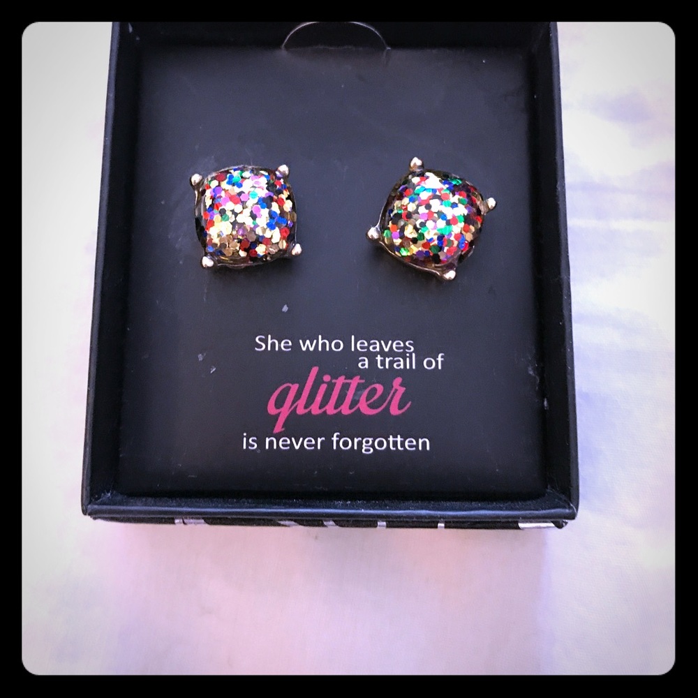 Sparkling stud earrings