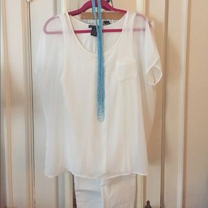 Design History nwot white top. Size L