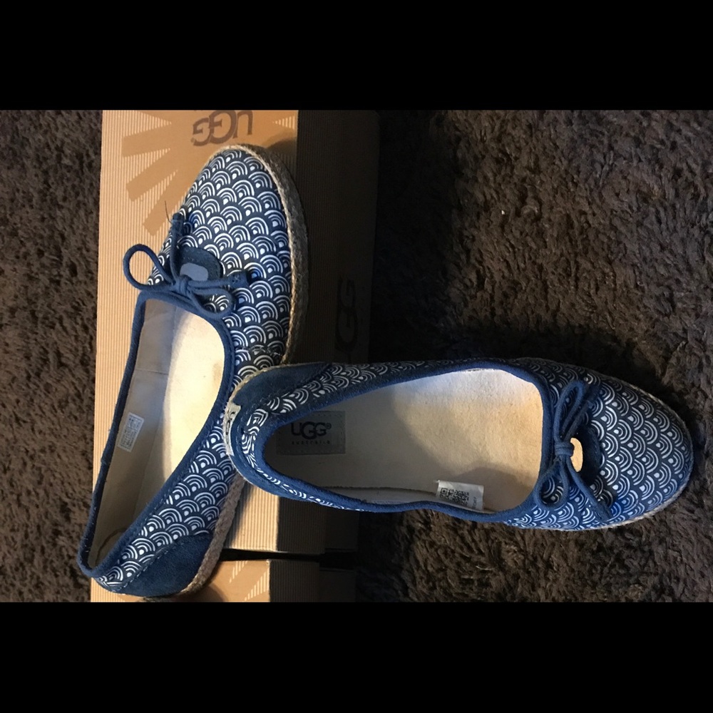 ⚠️SOLD‼️UGG Ronna Scallop (Slip ons)🚫for sale‼️