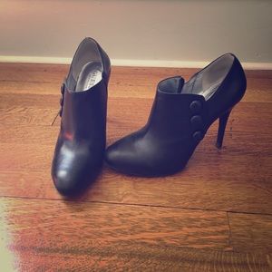 Guess black high heeled ankle booties