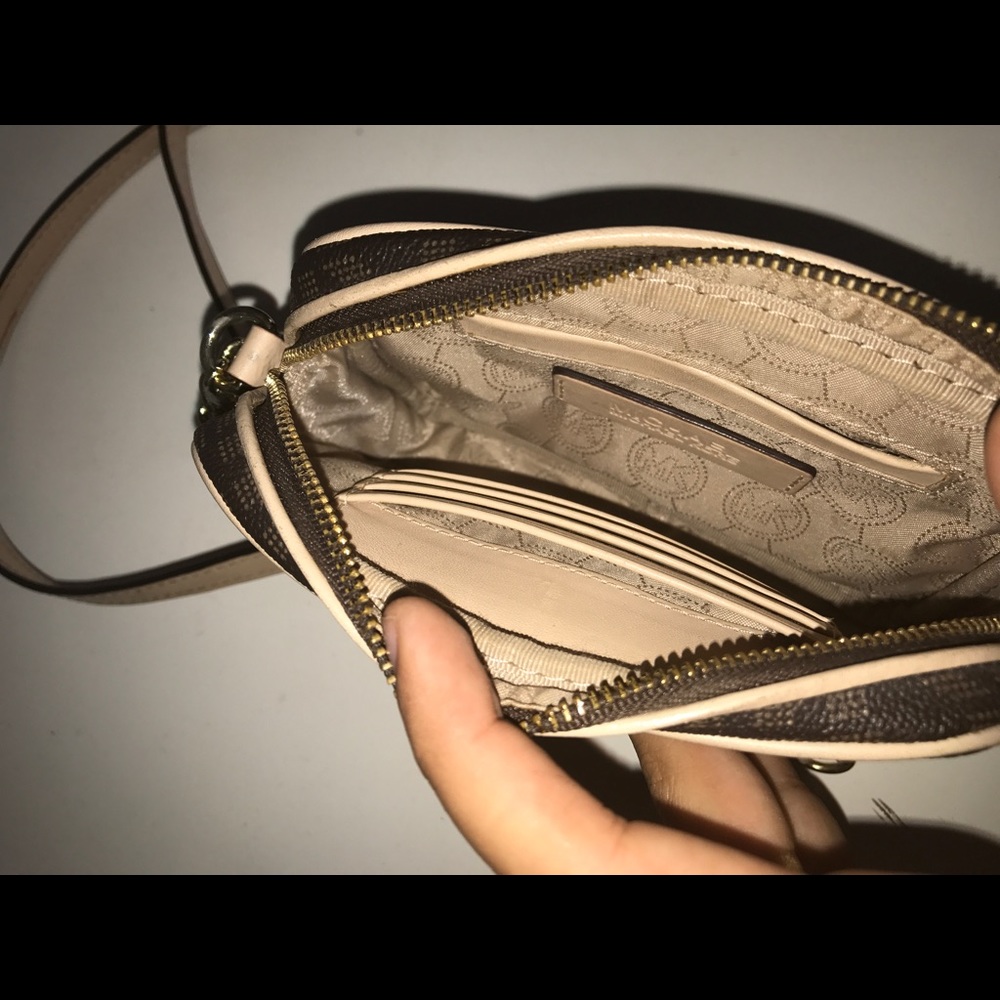 Michael Kors crossbody - Picture 2 of 3