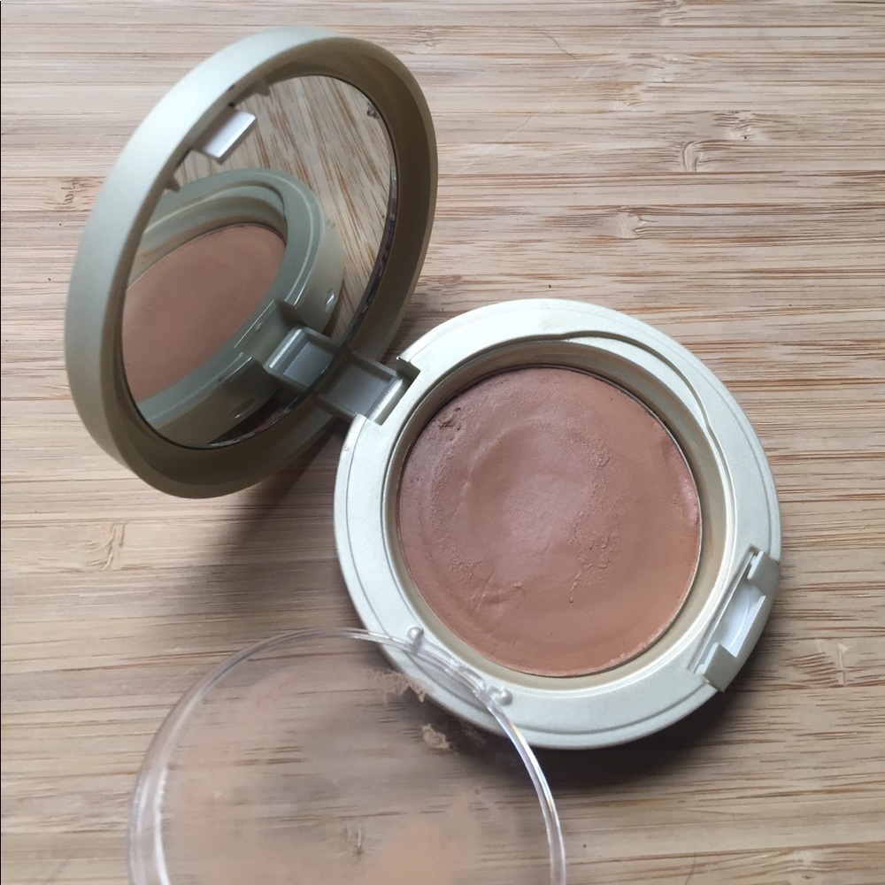 Stila perfectly porless putty.
