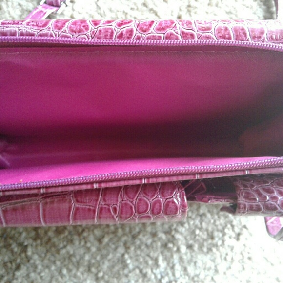 ~Pink alligator print purse~ - Picture 4 of 5