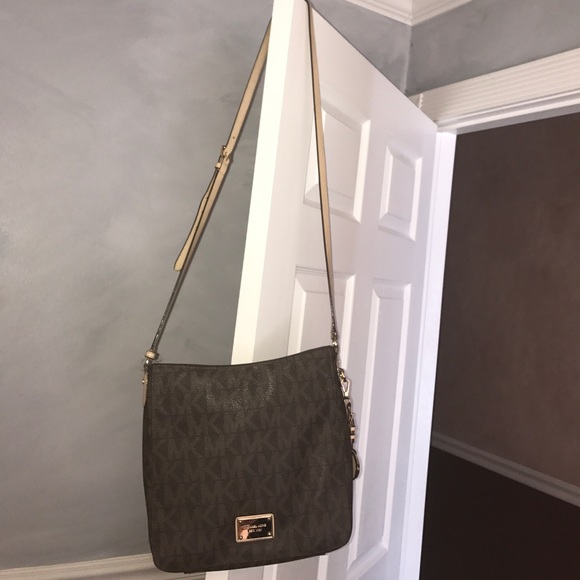 Michael Kors crossbody messenger bag - Picture 1 of 6