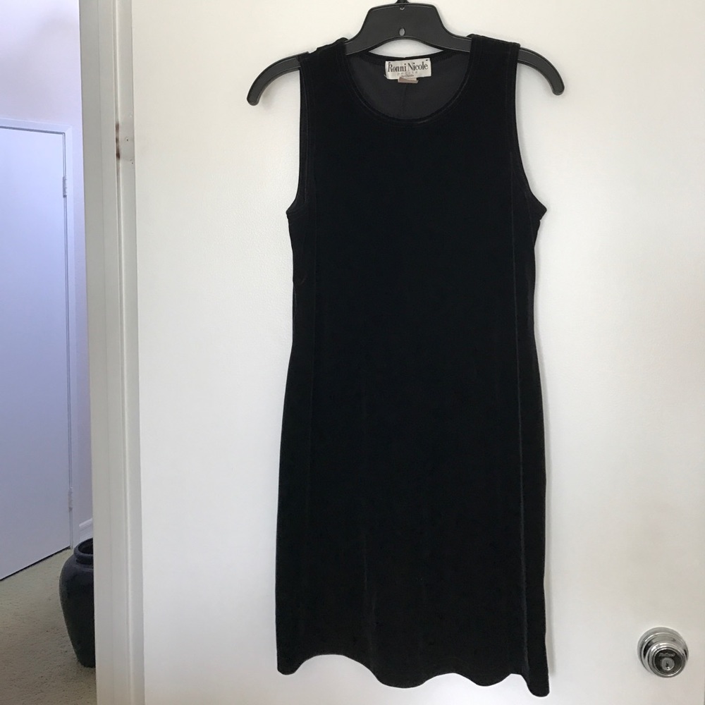 Black Velvet lightweight dress size 4P
