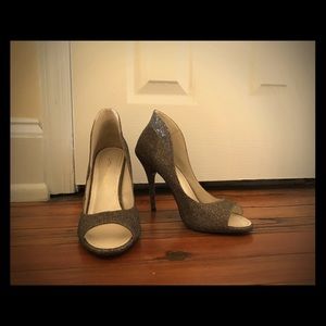 Size 8 Metallic Heel.