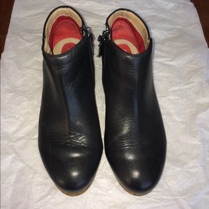 Black Softwalk Rocklin ankle boots 7W