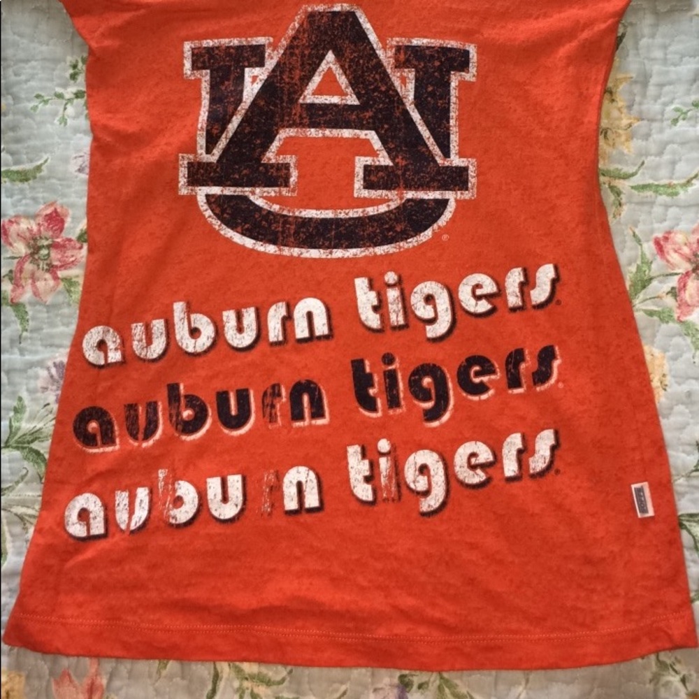 v-neck auburn tee