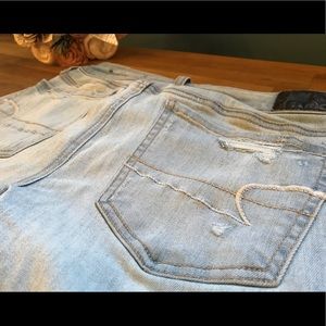 American Eagle • light destroyed jegging • size 2