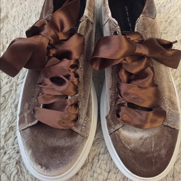 Velvet Steve Madden Shoes - Picture 5 of 8