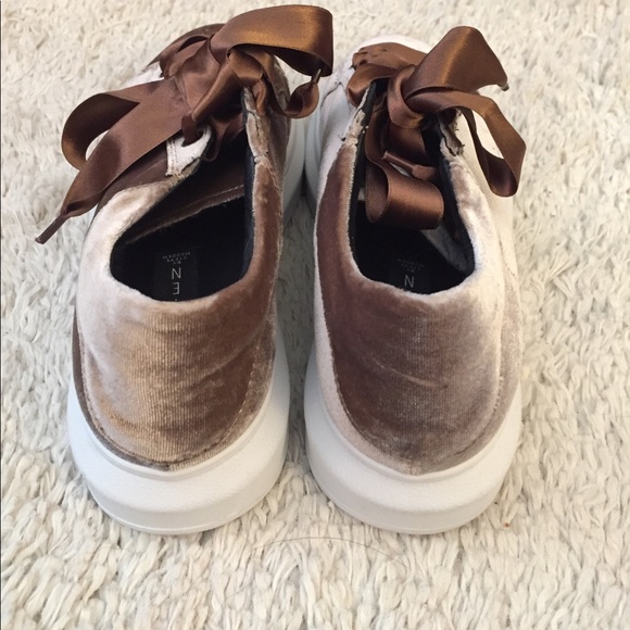 Velvet Steve Madden Shoes - Picture 7 of 8