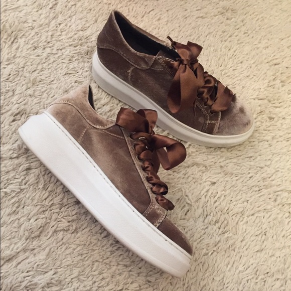 Velvet Steve Madden Shoes - Picture 2 of 8