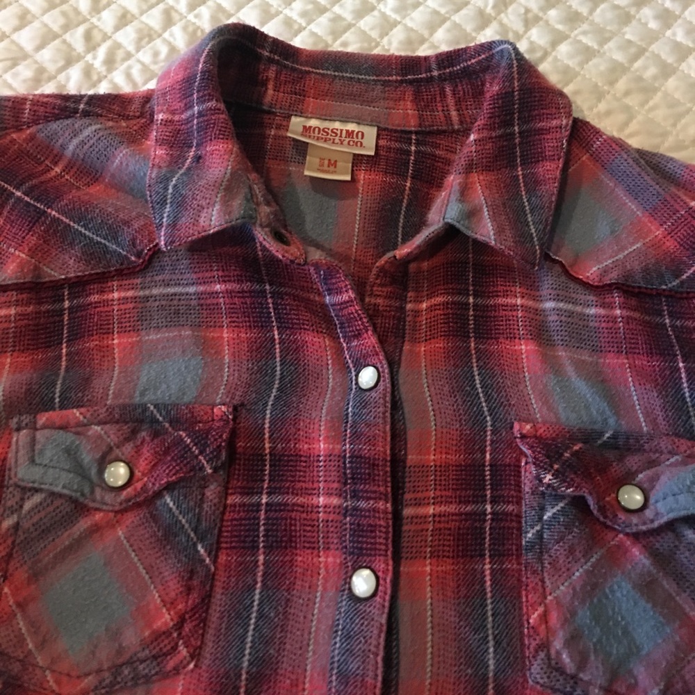 Super Cute Flannel with pearl snaps
