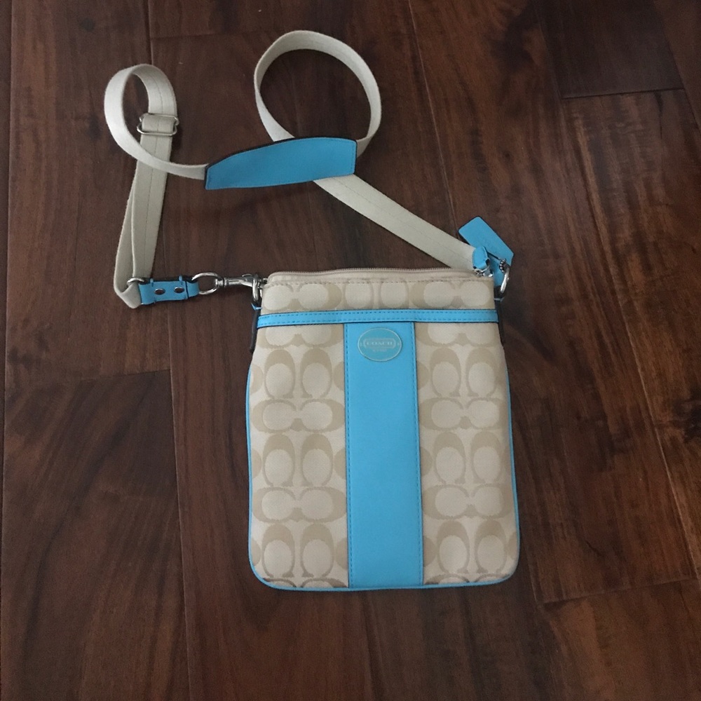 PRICE DROPPED Cream&blue Coach crossbody purse