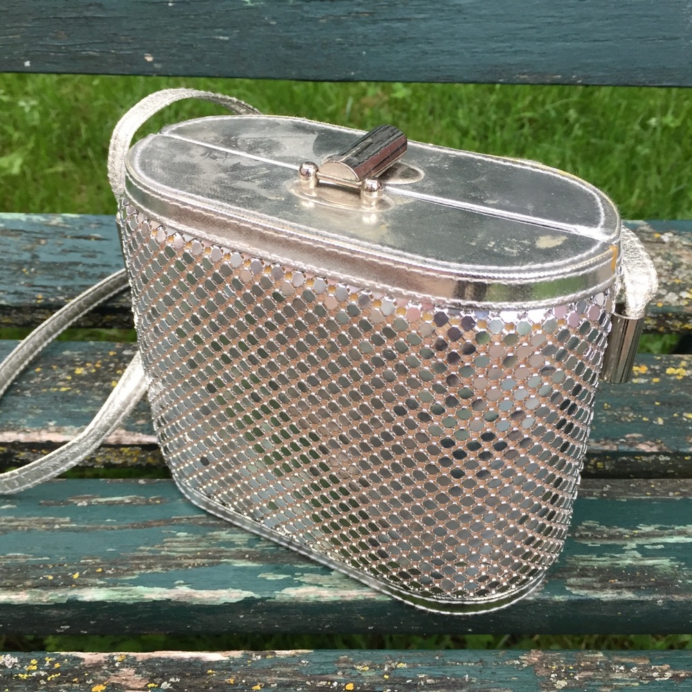 Silver Handbag Ready to shine on your shoulder✨✨👀