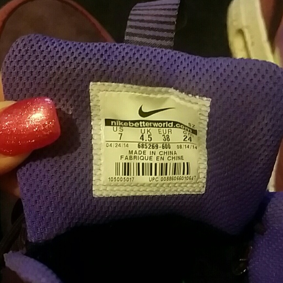 Sold on  eBay Nike boots - Picture 4 of 4