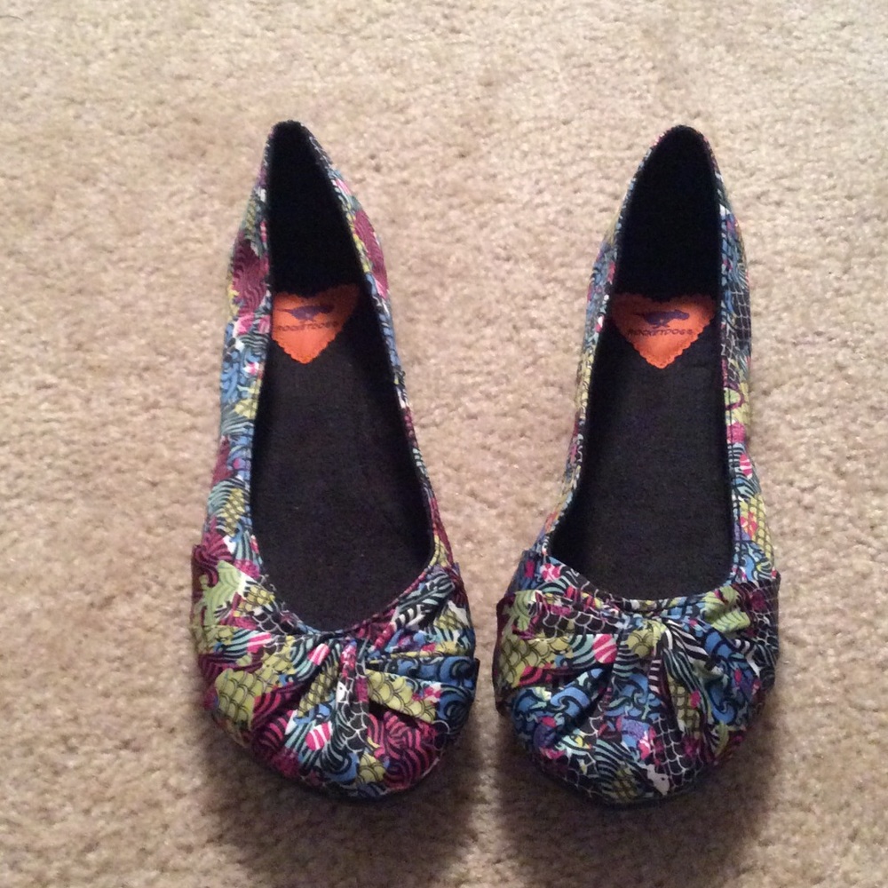 Cute multicolored flats