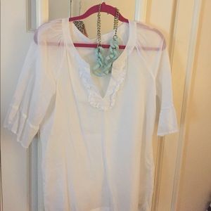 Old navy white flowy top. Size M