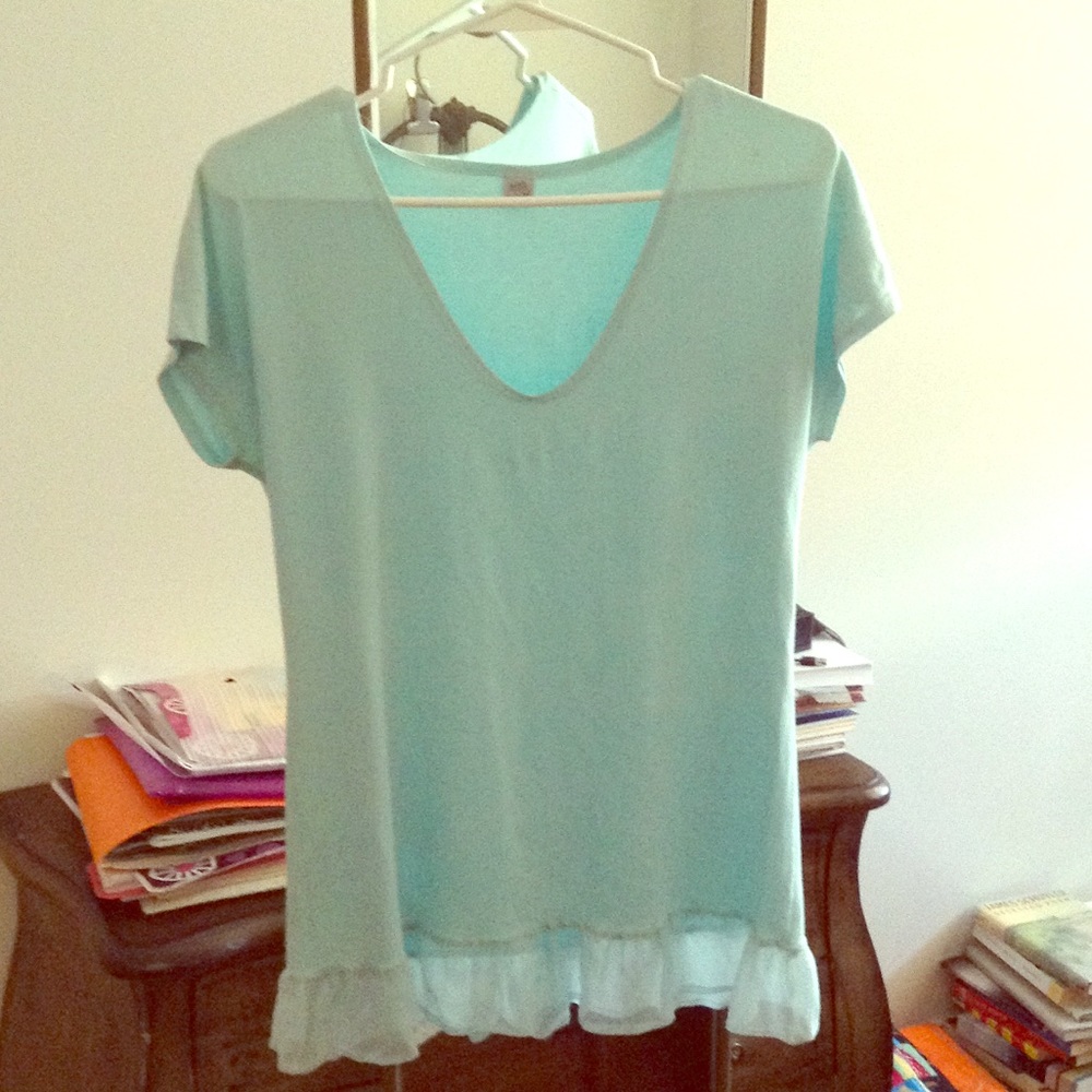 Light turquoise short sleeve top.