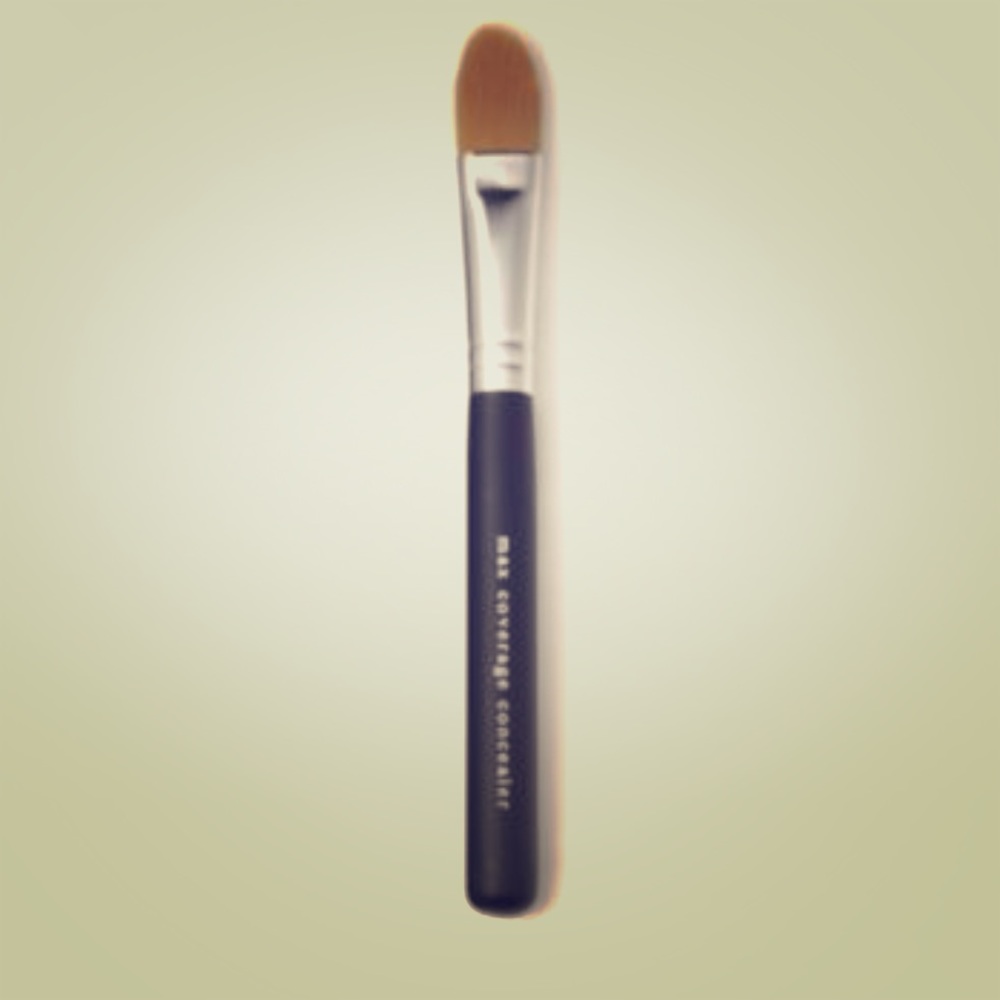 Bare Minerals concealer brush