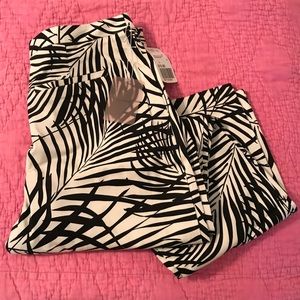 NWT PALM PRINT ANKLE PANTS SZ LARGE
