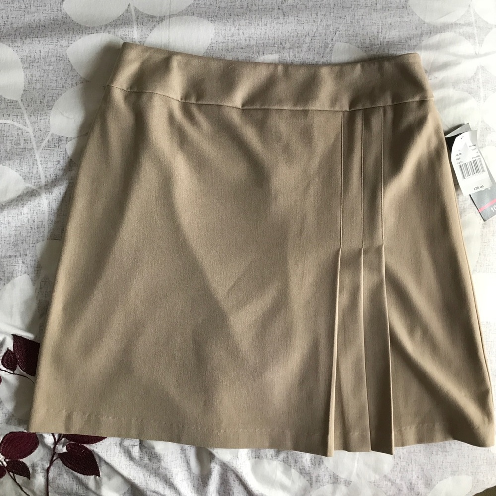 NWT Tan colored skirt size 10