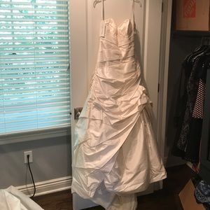 Paloma Blanca Wedding Dress